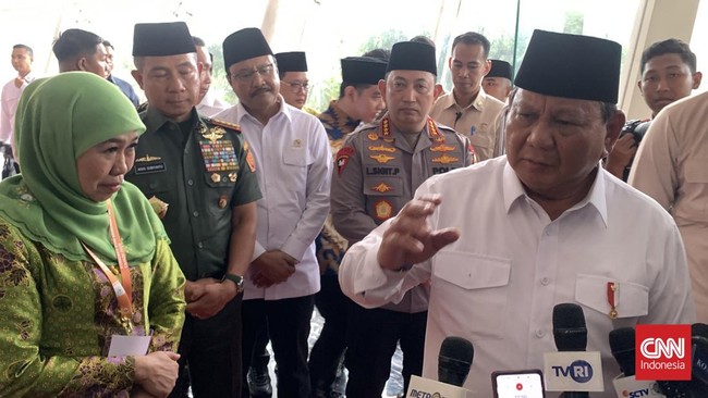 Presiden Prabowo Subianto melempar pujian kepada Ketua Umum Muslimat Nahdlatul Ulama (NU) Khofifah Indar Parawansa.