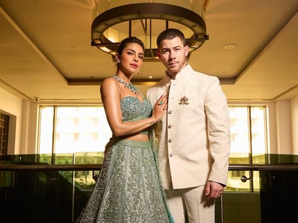 5 Potret Priyanka Chopra dan Nick Jonas Hadiri Pernikahan Adik Laki-laki, Pakai Kalung Berlian & Zamrud 200 Karat