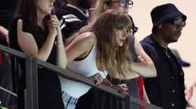 FOTO: Taylor Swift Bertahan di Super Bowl 2025 Meski Disoraki