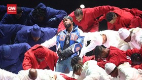 VIDEO: Aksi Kendrick Lamar di Panggung Super Bowl Halftime Show 2025