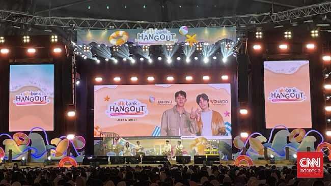 Wonwoo dan Mingyu SEVENTEEN pamit pulang kepada Carat setelah rangkaian acara di Jakarta, termasuk Allo Bank Hangout.