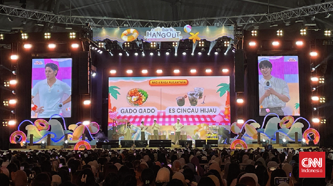 Wonwoo dan Mingyu SEVENTEEN ditantang meracik gado-gado hingga es cincau ketika tampil dalam Allo Bank Hangout.