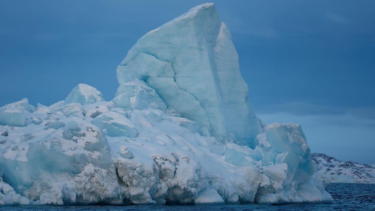 Gunung Es Raksasa Greenland Terbalik, Picu Gelombang Dahsyat