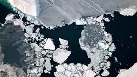 FOTO: 1 Triliun Ton Es Greenland Meleleh Imbas Bumi Kian Panas