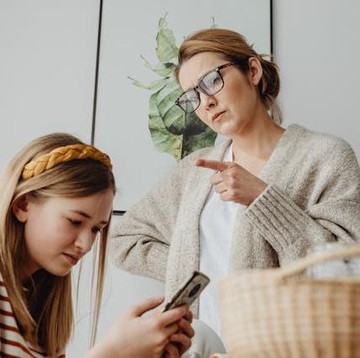5 Dampak Jangka Panjang Jika Orangtua Kerap Membentak Anak