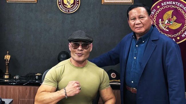 Deddy Corbuzier dilantik jadi stafsus Menteri Pertahanan, selain Deddy, berikut deret artis yang juga diangkat jadi stafsus menteri.