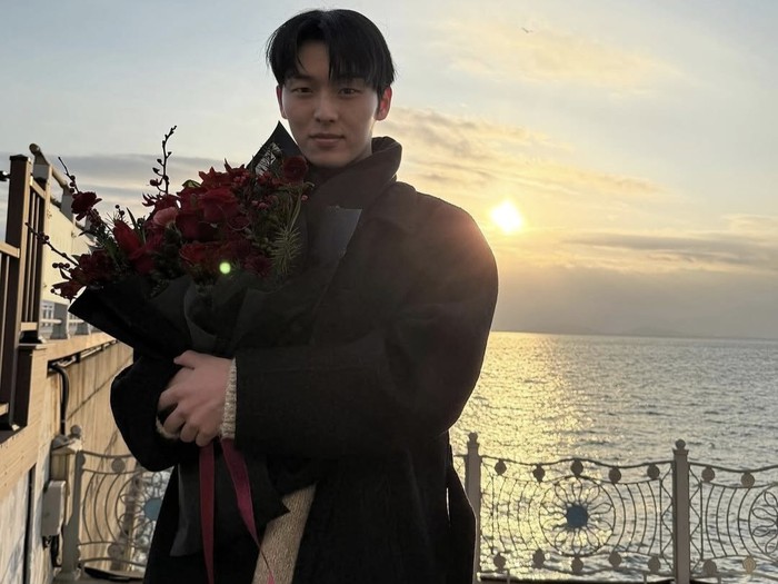 Di masa pemulihannya, Choi Hyun Wook memutuskan untuk meraih impiannya yang lain. Ia juga pindah ke Hanlim Multi Art School mengambil jurusan Broadcasting & Entertainment, untuk mempersiapkan dirinya menjadi seorang aktor./ foto: instagram.com/_choiiii__