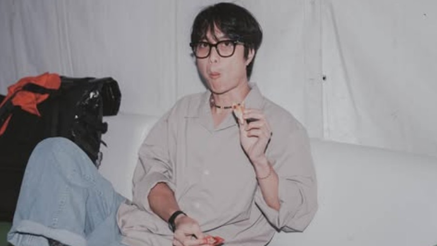 Dikta Wicaksono Doyan Makan Tiram hingga Makan di Lesehan