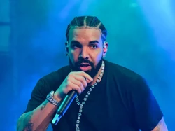 Drake Syok Lihat Fans Hamil di Mosh Pit, Janjikan Rp 488 Juta!