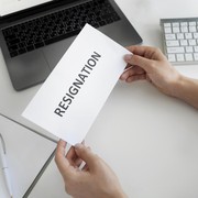 5 Kasus Pengunduran Diri Pejabat di Jepang, Ada yang Gara-gara Ditraktir Makan!