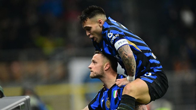 Revans atas Fiorentina, Inter Pepet Napoli Inter Milan menempel pemuncak klasemen Napoli usai mengalahkan Fiorentina 2-1 pada pekan ke-24 Liga Italia di Giuseppe Meazza, Selasa (11/2) dini hari WIB.