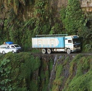 Picu Adrenalin! Ini 7 Jalanan Paling Berbahaya di Dunia, Berani Lewati?