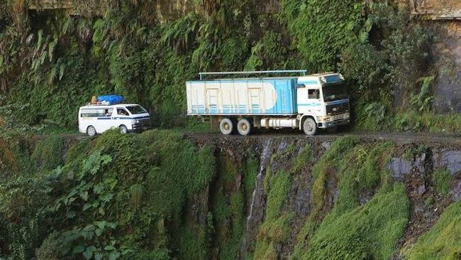Picu Adrenalin! Ini 7 Jalanan Paling Berbahaya di Dunia, Berani Lewati?
