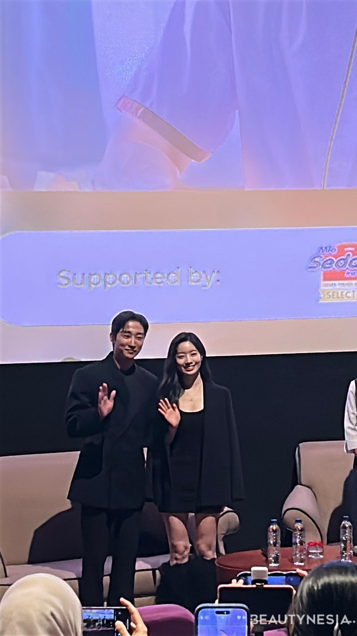 Keseruan World Premiere Film You Are The Apple of My Eye di Jakarta, Jinyoung-Dahyun Ungkap Pengalaman Syuting
