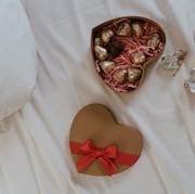 Mengapa Cokelat Identik Jadi Hadiah Hari Valentine? Begini Asal Mulanya!