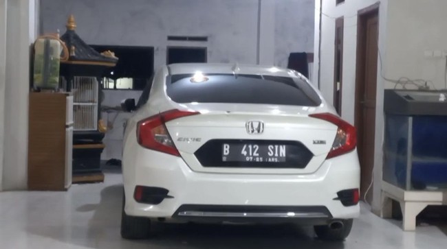 Mobil Honda Civic di rumah Kades Kohod, Arsin ternyata belum membayar pajak selama lebih dari empat tahun dengan total tunggakan mencapai Rp42 juta.