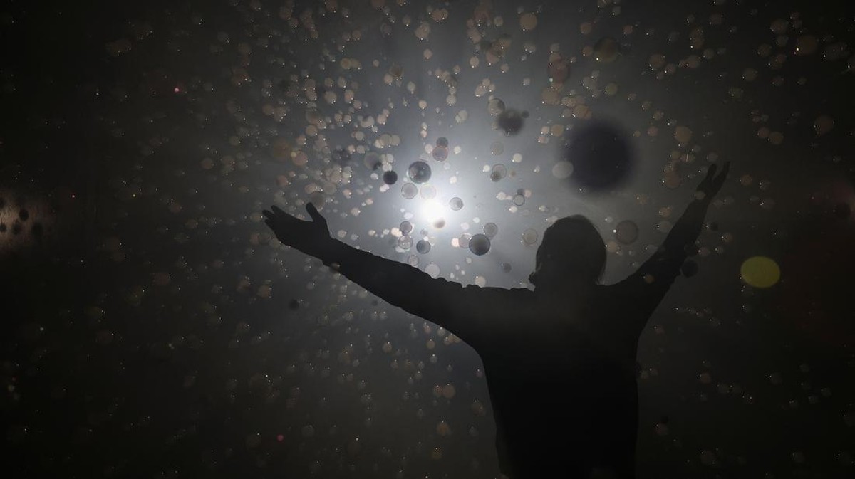 FOTO: Balon-balon Melayang Memukau di Pameran Euphoria