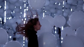 FOTO: Balon-balon Melayang Memukau di Pameran Euphoria