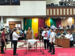 Mualem-Dek Fadh Ikuti Gladi Jelang Pelantikan di DPR Aceh