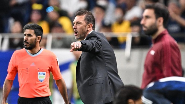 Pelatih Australia Tony Popovic menghormati pelatih Timnas Indonesia Patrick Kluivert sebagai sosok hebat meski belum memiliki banyak pengalaman dalam melatih.