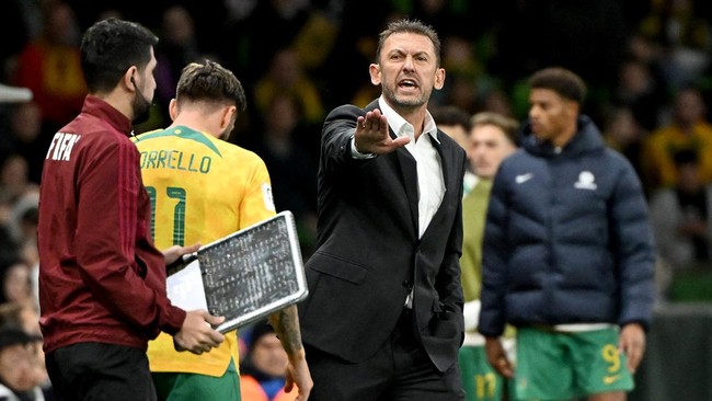 Pelatih Australia Tony Popovic menceritakan kenangan saat melawan pelatih Timnas Indonesia Patrick Kluivert saat sama-sama masih aktif bermain.