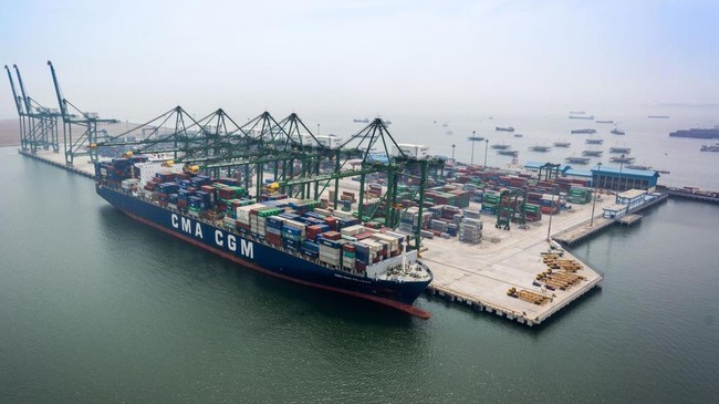 Arus Peti kemas internasional sepanjang tahun 2024 tercatat sebanyak 3.995.525 TEUs sementara pada periode yang sama tahun 2023 sebanyak 3.623.006 TEUs.