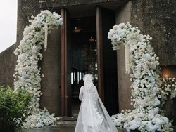 Romantis! Tempat Nikah Angga-Shenina di Pinggir Laut, Terbuat dari Batu Khas Bali