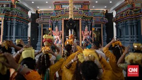 FOTO: Perayaan Hari Thaipusam di Kuil Hindu Jakarta