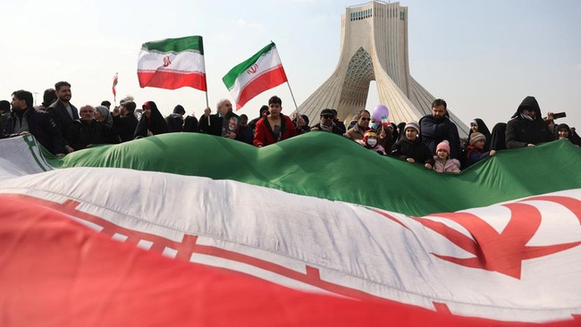 PM Israel berjanji menyerang Iran atas rudal Houthi, sementara Iran mengatakan bakal melakukan serangan balik.