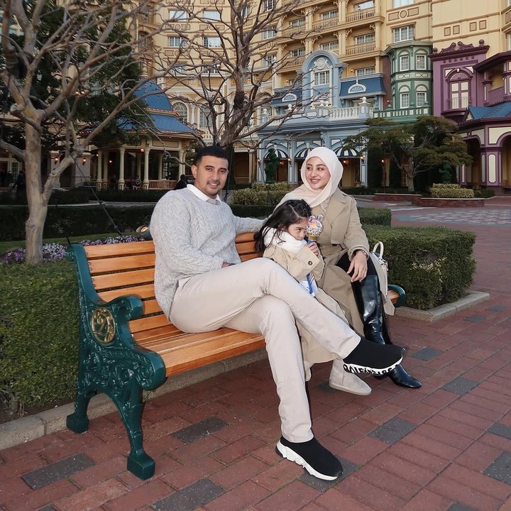 <p>Pasangan Ali Syakieb dan Margin Wieheerm menikah pada tahun 2021, Bunda. Dari pernikahan ini, keduanya pun dikaruniai seorang putri cantik yang diberi nama Guzelim Aracelli Ali Syakieb. (Foto: Instagram: @guzlimalisyakieb)</p>