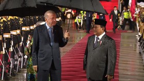 Sambut Erdogan, Prabowo Sampai Basah Hujan-hujanan