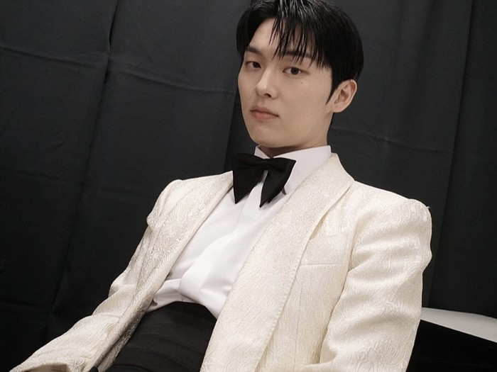Sebelum terjun ke dunia entertainment, Choi Hyun Wook menekuni olahraga baseball selama 10 tahun. Ia bahkan memegang posisi penting dalam tim baseball sekolahnya./ foto: instagram.com/_choiiii__