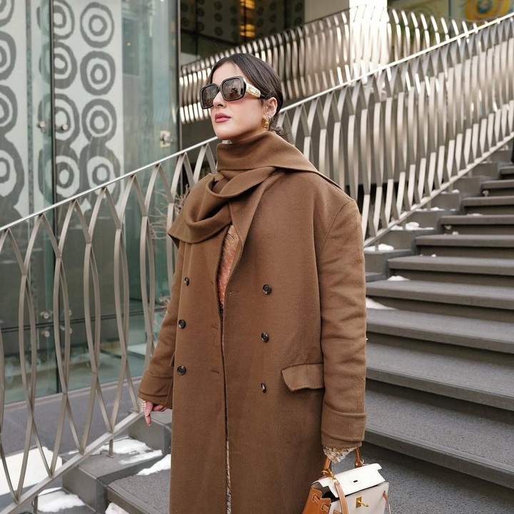 <p>Beberapa <em>postingan</em> OOTD liburannya itu menuai pujian dari netizen. Tak sedikit dari mereka yang terpesona dengan penampilannya. "Definisi manusia dengan kecantikan yang berkelas dan mahal, Allahumma barik," tulis akun <em>@restianasabinaso****.</em> "Di luar nalar cantiknya," tulis akun <em>@lililia****.</em> (Foto: Instagram@tasyafarasya)</p>