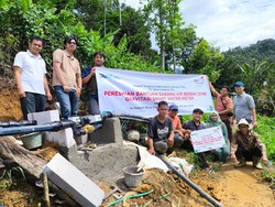 Telkom Salurkan Bantuan Sanitasi Air Bersih ke 232 Lokasi di Indonesia