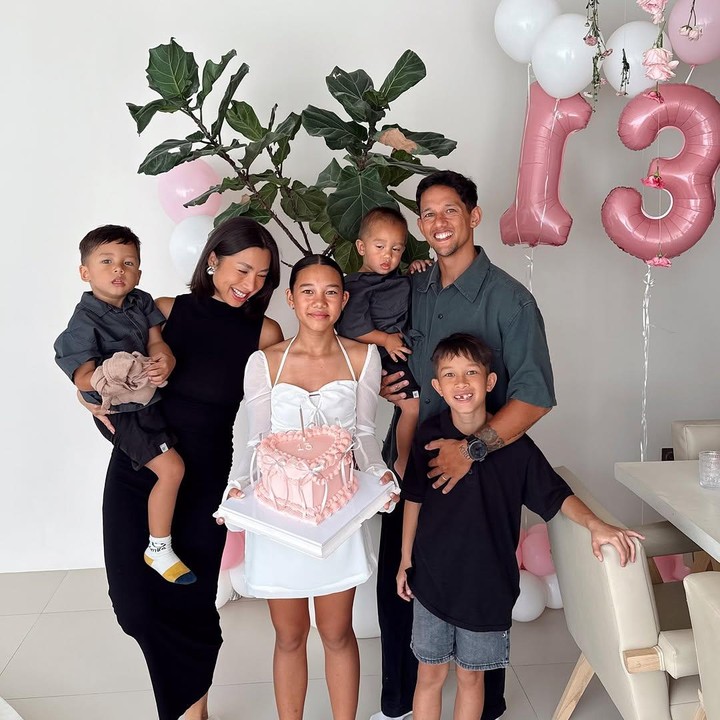<p>Seperti biasa, perayaan ulang tahun anggota keluarga Bachdim selalu dibuat sesederhana mungkin, Bunda. Namun, hal ini justru meninggalkan kesan yang mendalam. (Foto: Instagram: @jenniferbachdim)</p>