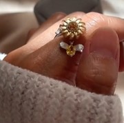 Jadi Tren TikTok, Benarkah Anxiety Ring Bantu Atasi Kecemasan? Ini Kata Psikolog