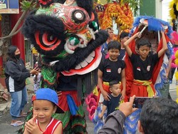 Parade Barongsai Semarakkan Cap Go Meh di Kota Blitar
