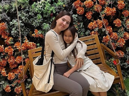 7 Potret Aurora Putri Semata Wayang Olivia Jensen, Fashionable di Usia 8 Tahun