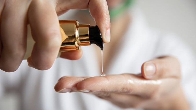 Ilustrasi skincare cleansing oil