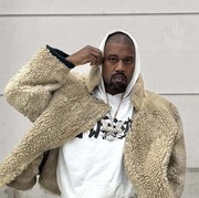 Kanye West Buat Kontroversi Baru, Jual T-shirt Berlambang Swastika Nazi