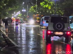 Banjir di Jalur Trans Sulawesi Maros Surut, Kendaraan Sudah Bisa Melintas