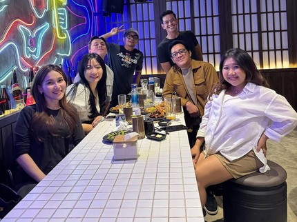 5 Potret Kiky Saputri Pamer Baby Bump saat Kumpul Bareng Personil Lapor Pak