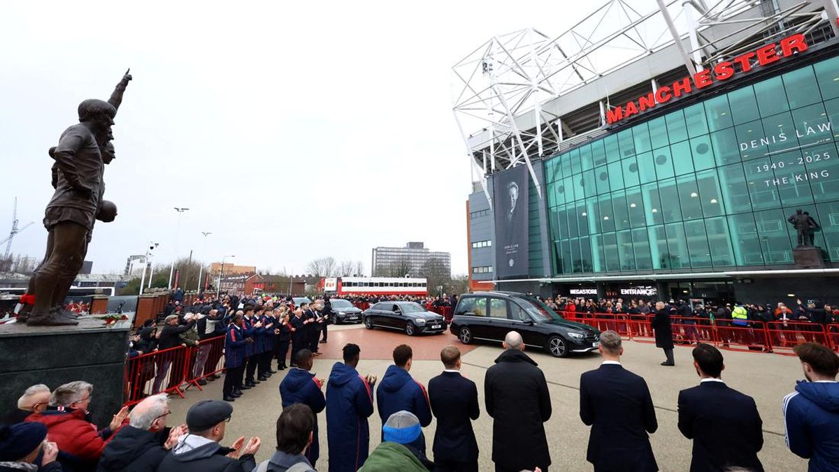 FOTO: Sir Alex hingga Rooney Hadiri Pemakaman Legenda MU Denis Law