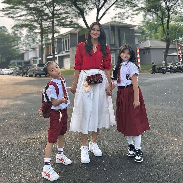 <p>Tidak sedikit netizen yang dibuat gemas dengan tingkah Cattleya dan Xavier nih, Bunda. Mereka pun mendoakan agar keduanya selalu diberikan kesehatan. (Foto: Instagram: @riniyulianti)</p>