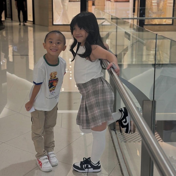 <p>Cattleya merupakan putri Ririn dari pernikahannya dengan mendiang Ferry Wijaya. Sementara itu, Xavier adalah putra dari Rini Yulianti dan sang suami Korea, Michael Andrew Ha. (Foto: Instagram: @riniyulianti)</p>