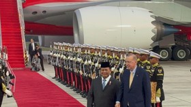 Prabowo Antar Erdogan Tinggalkan RI, Rangkulan Sebelum Naik Pesawat