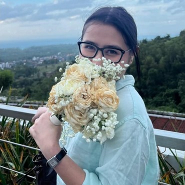 Terpopuler: Pelukan Nia Ramadhani & Raffi Ahmad Vs Prilly Latuconsina Dapat Bunga Nikah