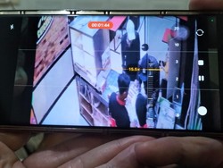 Viral 2 Bule Terekam CCTV Tipu Modus Tukar Uang di Sragen