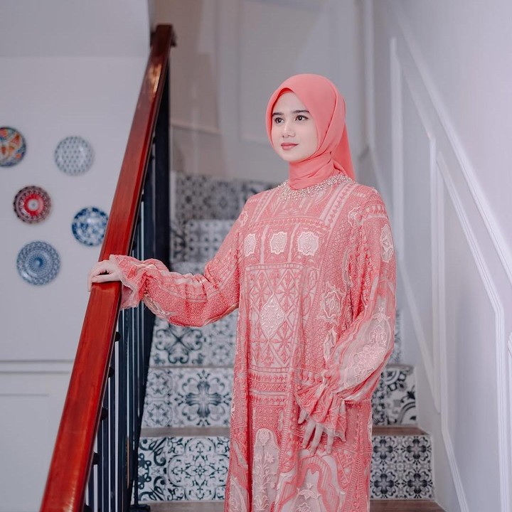 <p>Artis cantik Tissa Biani baru saja selesai membangun rumah barunya, Bunda. Beberapa waktu lalu, dirinya dan keluarga pun menggelar tasyakuran rumah. (Foto: Instagram: @tissabiani)</p>