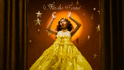 'I Want To Be The Sun' Tandai Debut Alaska Sirait